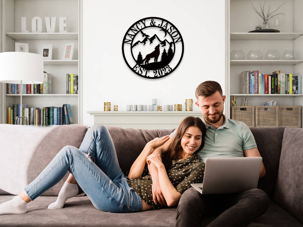 Custom howling wolf metal sign with forest, mountains, and personalized names – rustic family wall décor made from laser-cut steel