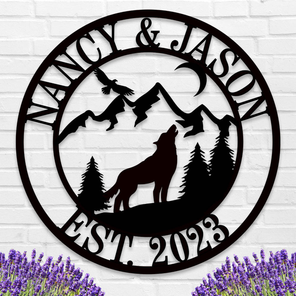 Custom howling wolf metal sign with forest, mountains, and personalized names – rustic family wall décor made from laser-cut steel