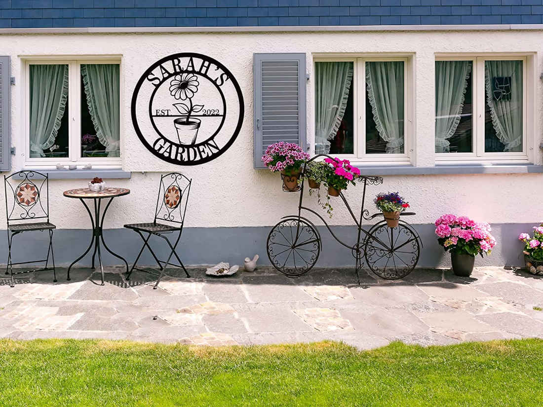 Custom metal garden sign with flower pot design and personalized name, laser-cut and powder-coated for outdoor decor