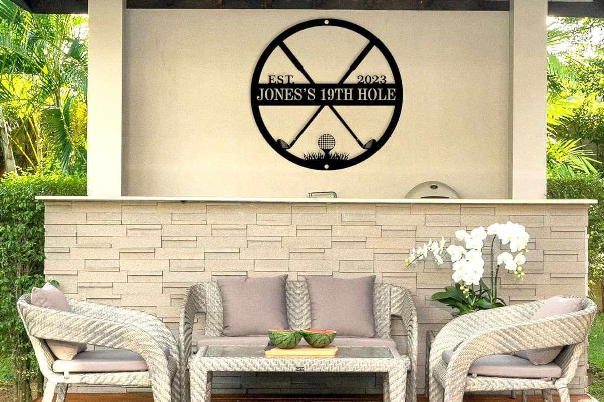 Custom golf 19th hole metal sign with crossed clubs and tee, personalized with name and year, laser-cut steel wall art for golf lovers and home bar decoration