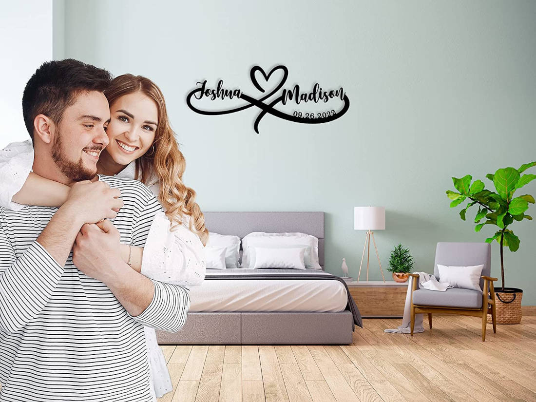 Personalized heart name metal sign with infinity loop, featuring two names and a date – romantic wall décor for couples